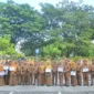 Pemko Padang menyerahkan penghargaan 