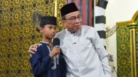 Wawako Padang Maigus Nasir menghadiri kegiatan Subuh Mubarakah di Masjid Darussalam Pemancungan, Rabu (9/7/2025). (Foto: Prokopim Padang)