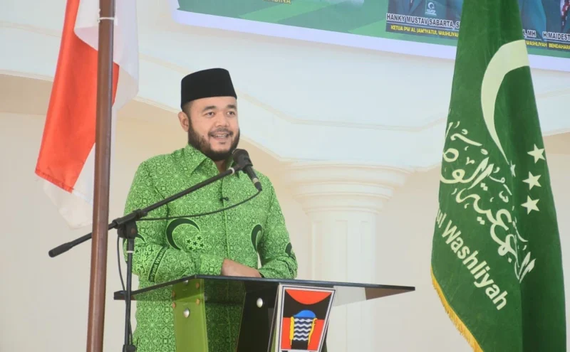 Wali Kota Padang Fadly Amran memberikan sambutan saat menghadiri pelantikan PW Al Jam’iyatul Washliyah Sumbar masa bakti 2025–2030, Kamis (10/7/2025). (Foto: Prokopim Padang)
