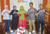 Pengurus PERKI Cabang Sumbar bersama Ketua YJI Cabang Sumbar, Ny. Harneli Mahyeldi di Kediaman Resmi Gubernur Sumbar, Sabtu (12/7/2025). (Foto: Prokopim Padang)