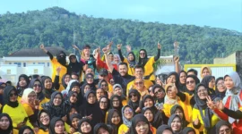 Wali Kota Padang, Fadly Amran senam pagi bersama di Fase VII Pasar Raya, Minggu (13/7/2025). (Foto: Prokopim Padang)