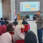 Anggota Bawaslu Pessel, Nurmaidi saat menyampaikan materi di hadapan peserta sosialisasi. (Foto: Dok. Bawaslu)