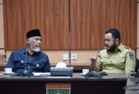 Wali Kota Padang Fadly Amran menemui Gubernur Sumbar Mahyeldi Ansharullah, di Ruang Rapat Istana Gubernur, Selasa (22/7/2025). (Foto: Prokopim Padang)