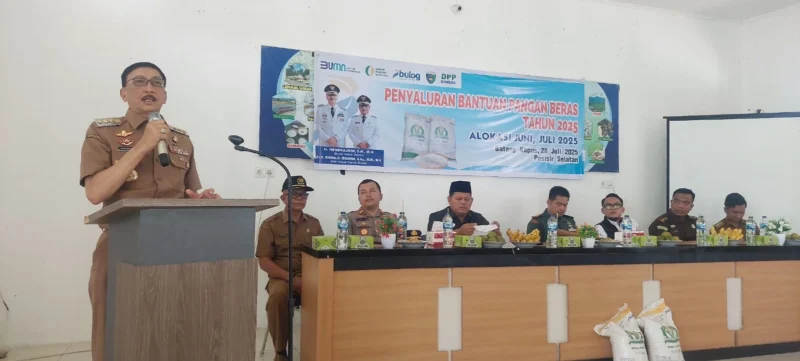 Bupati Pessel Hendrajoni saat menyampaikan arahan. (Foto: Kominfo Pessel)