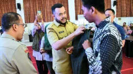 Wali Kota Padang Fadly Amran saat Pencanangan Kelurahan Tangguh Bencana Tahun 2025 di Gedung Bagindo Aziz Chan, Balai Kota Padang, Selasa (29/7/2025). (Foto: Prokopim Padang)