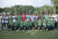 Wawako Padang Maigus Nasir melepas keberangkatan Tim SSB Imam Bonjol Padang U-14 mengikuti Seri Nasional Top Score National Championship 2025, pada 4–8 Agustus di Jakarta. (Foto: Prokopim Padang)
