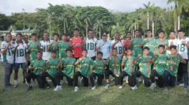 Wawako Padang Maigus Nasir melepas keberangkatan Tim SSB Imam Bonjol Padang U-14 mengikuti Seri Nasional Top Score National Championship 2025, pada 4–8 Agustus di Jakarta. (Foto: Prokopim Padang)