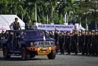 Presiden Prabowo Subianto memeriksa pasukan saat Upacara Peringatan ke-79 Hari Bhayangkara di Monas, Jakarta, Selasa (1/7/2025). (Foto: BPMI Setpres)