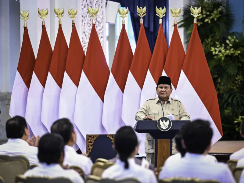Presiden Prabowo mengajak masyarakat merayakan HUT ke-80 RI dengan aksi nyata dan semangat kebersamaan. (Foto: BPMI Setpres)