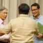 Ekonom senior Kwik Kian Gie (kiri) meninggal dunia pada usia 90 tahun. (Foto: IG @sandiuno)