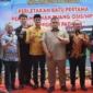 
Peletakan batu pertama pembangunan kantor OSIS/MPK SMA Negeri 1 Padang, Kamis (31/7/2025). (Foto: Diskominfo Padang)