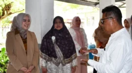 Ketua Yayasan Pertiwi Padang, Ny. dr. Dian Puspita Fadly Amran, Sp.JP, melakukan kunjungan ke SMA Pertiwi 1 dan SMA Pertiwi 2 Padang, Jumat (11/7/2025). (Foto: Prokopim Padang)