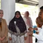 Ketua Yayasan Pertiwi Padang, Ny. dr. Dian Puspita Fadly Amran, Sp.JP, melakukan kunjungan ke SMA Pertiwi 1 dan SMA Pertiwi 2 Padang, Jumat (11/7/2025). (Foto: Prokopim Padang)