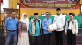 Wali Kota Padang, Fadly Amran menjadi narasumber dalam kegiatan pembekalan mahasiswa KKN-PPM Unes 2025 di Auditorium Unes, Sabtu (26/7/2025). (Foto: Prokopim Padang)