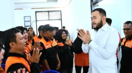 Wali Kota Padang Fadly Amran saat berdialog bersama jajaran pengurus KSB Kecamatan Padang Timur di Aula Kantor Camat Padang Timur, Sabtu (26/7/2025). (Foto: Prokopim Padang)