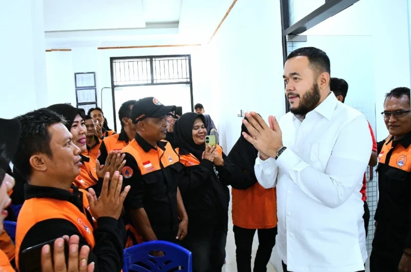 Wali Kota Padang Fadly Amran saat berdialog bersama jajaran pengurus KSB Kecamatan Padang Timur di Aula Kantor Camat Padang Timur, Sabtu (26/7/2025). (Foto: Prokopim Padang)