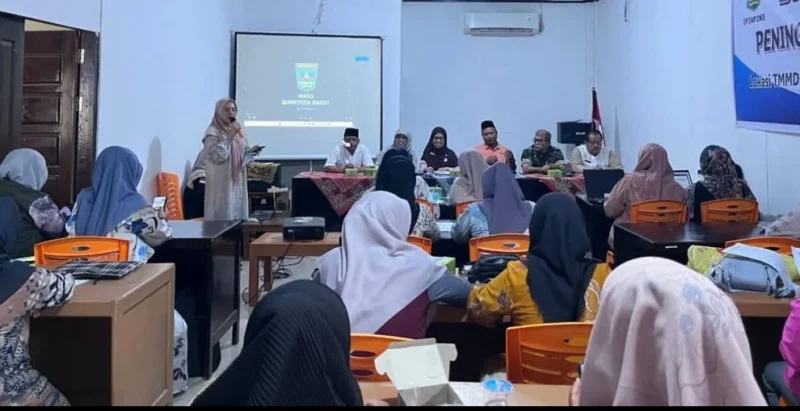DP3AP3KB Sumbar menggelar Bimtek Peningkatan Ekonomi Perempuan di Jorong Pasir Putih, Nagari Sungai Kambut, Kecamatan Pulau Punjung, Kabupaten Dharmasraya, Jumat (25/7/2025). (Foto: Pemkab Dharmasraya)