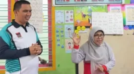 Camat Lubeg Andi Amir meninjau PAUD Mawar Jingga di Kelurahan Tanjung Aua Nan XX, Rabu (30/7/2025). (Foto: Ist)