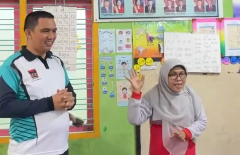 Camat Lubeg Andi Amir meninjau PAUD Mawar Jingga di Kelurahan Tanjung Aua Nan XX, Rabu (30/7/2025). (Foto: Ist)