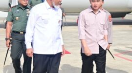 Gubernur Sumbar Mahyeldi menyambut kedatangan Wapres Gibran Rakabuming Raka di BIM, Rabu (30/7/2025). (Foto: IG @humas.sumbar)