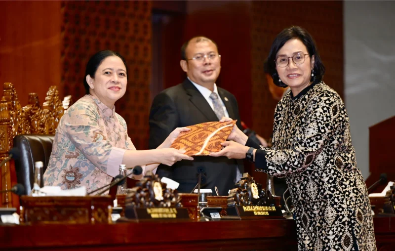 Menteri Keuangan Sri Mulyani Indrawati saat Rapat Paripurna DPR terkait RUU Pertanggungjawaban dan Pelaksanaan APBN (RUU P2APBN) 2024, Selasa (15/7). (Foto: Kemenkeu)