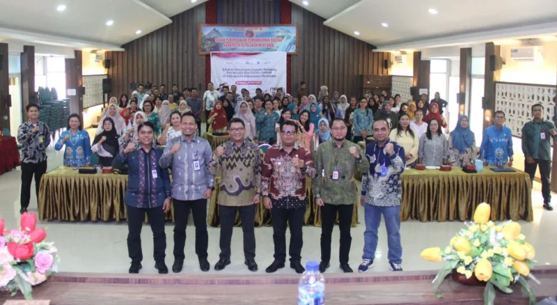 Kegiatan edukasi literasi keuangan kepada pelaku UMKM, nelayan, dan pelaku pariwisata di Kabupaten Kepulauan Mentawai, Kamis (10/7/2025). (Foto: OJK Sumbar)