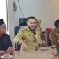 Wali Kota Padang Fadly Amran menggelar pertemuan dengan pimpinan dan anggota DPRD Sumbar di Rumah Makan Sederhana, Senin (14/7/2025). (Foto: Prokopim Padang)