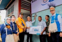 Menteri ESDM Bahlil Lahadalia saat kunjungan kerja ke Kabupaten Supiori, Papua, Jumat (25/7/2025). (Foto: Kementerian ESDM)