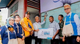 Menteri ESDM Bahlil Lahadalia saat kunjungan kerja ke Kabupaten Supiori, Papua, Jumat (25/7/2025). (Foto: Kementerian ESDM)