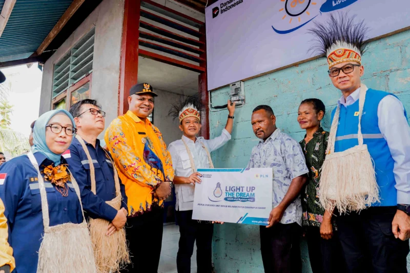 Menteri ESDM Bahlil Lahadalia saat kunjungan kerja ke Kabupaten Supiori, Papua, Jumat (25/7/2025). (Foto: Kementerian ESDM)