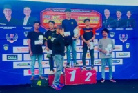 Siswa SMAN 10 Padang, Bagas Kandano Andara berhasil meraih posisi pertama kategori Bracket Time pada Drag Race Pro7 WF 2025 di Lanud Sutan Sjahrir, Padang, Minggu (20/7/2025). (Foto: Ist)