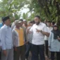 Wali Kota Padang Fadly Amran berdiskusi bersama masyarakat Kelurahan Koto Luar, Kecamatan Pauh, Minggu (27/7/2025). (Foto: Prokopim Padang) 