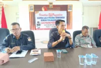 Kordiv Sumberdaya Manusia, Organisasi dan Diklat Bawaslu Pessel, Syafrizal saat menyampaikan paparan. (Foto: Dok Bawaslu)