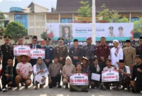 Wawako Padang Maigus Nasir foto bersama usai Upacara Peringatan Hari Gugurnya Pahlawan Nasional Bagindo Aziz Chan ke-78 di Lapangan Apeksi, Balai Kota Padang, Sabtu (19/7/2025). 