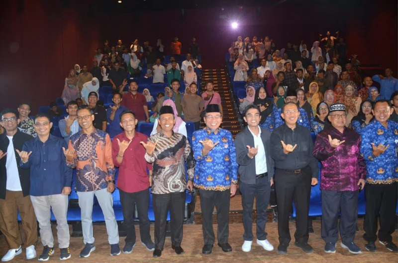 Wakil Wali Kota Padang, Maigus Nasir menghadiri kegiatan Sosialisasi Gerakan Nasional Budaya Sensor Mandiri (GNBSM) di Bioskop XXI Basko City Mall Padang, Kamis (17/7/2025). (Foto: Prokopim Padang)
