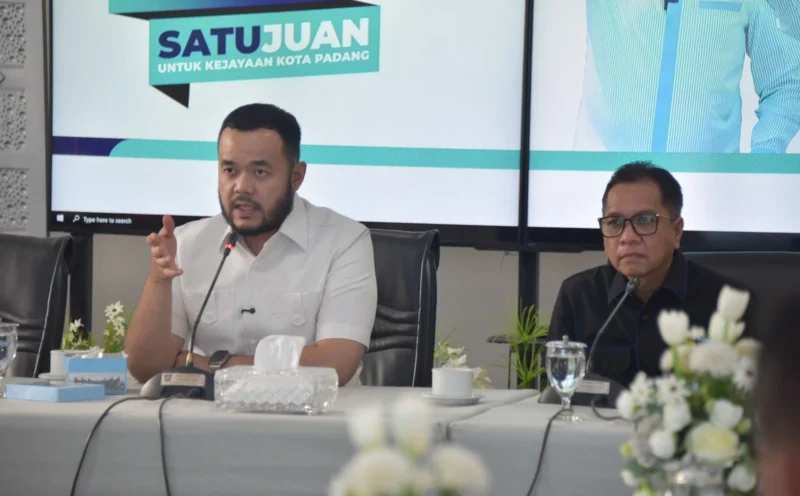 Wali Kota Padang Fadly Amran menerima audiensi Dirut RSUP M. Djamil, Dr. dr. Dovy Djanas, Sp.OG (K), MARS, FISQua di Rumah Dinas Wali Kota, Rabu (2/7/2025). (Foto: Prokopim Padang)