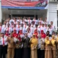 Anggota DPR RI Komisi VIII, Lisda Hendrajoni (tengah) foto bersama dengan peserta pelatihan. (Foto: Dok. Bee)
