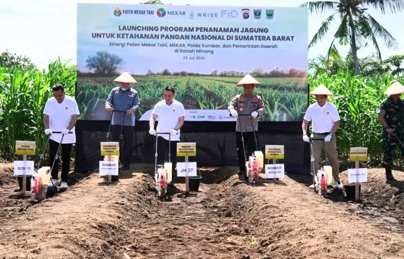 Wabup Tanah Datar Ahmad Fadly menghadiri launching Paten Mekar Tani di Padang Pariaman, Kamis (24/7/2025). (Foto: Prokopim Tanah Datar)