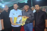 Wali Kota Padang Fadly Amran saat mendampingi Menteri PU Dody Hanggodo, anggota DPR Zigo Rolanda (kanan) dan Andre Rosiade saat kunjungan kerja ke Kota Padang. (Foto: Prokopim Padang)