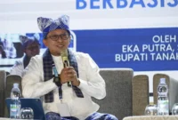Bupati Eka Putra memaparkan perkembangan dan dukungan Pemda terhadap penguatan Ekraf di Rakornas ICCN 2025, Jumat (8/8/2025). (Foto: Prokopim Tanah Datar)