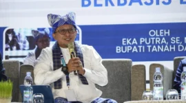 Bupati Eka Putra memaparkan perkembangan dan dukungan Pemda terhadap penguatan Ekraf di Rakornas ICCN 2025, Jumat (8/8/2025). (Foto: Prokopim Tanah Datar)