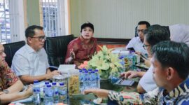 Bupati Dharmasraya Annisa bertemu dengan Kepala BWS Sumatera V, Naryo Widodo, di Padang, Kamis (7/8/2025). (Foto: Pemkab Dharmasraya)