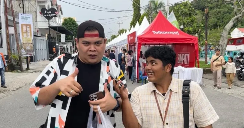 Food Vlogger ternama asal Sumbar, Da Lambuang ikut memeriahkan Taste of Padang Experience Market. (Foto: Diskominfo Padang)