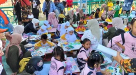 Ratusan siswa TK se-Kota Padang mengikuti lomba mewarnai di Kota Tua dalam rangka HJK Padang ke-356, Kamis (7/8/2025). (Foto: Diskominfo Padang)