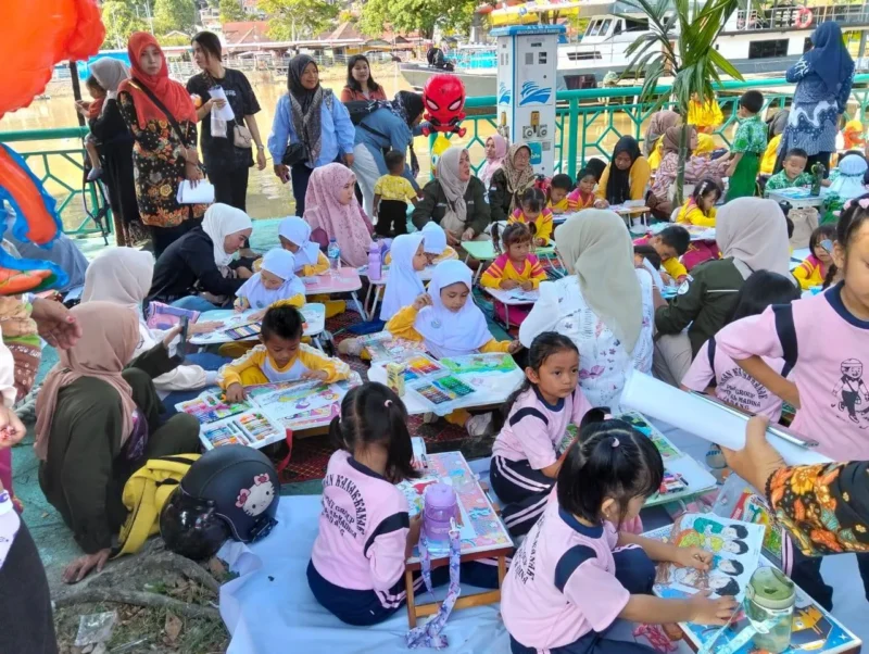 Ratusan siswa TK se-Kota Padang mengikuti lomba mewarnai di Kota Tua dalam rangka HJK Padang ke-356, Kamis (7/8/2025). (Foto: Diskominfo Padang)