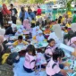 Ratusan siswa TK se-Kota Padang mengikuti lomba mewarnai di Kota Tua dalam rangka HJK Padang ke-356, Kamis (7/8/2025). (Foto: Diskominfo Padang)