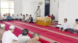 Wakil Wali Kota Mulyadi Pariaman Mulyadi memberikan sambutan saat wirid bulanan di Musala Balai Kota Pariaman, Jumat (1/8/2025). (Foto: Kominfo Pariaman)
