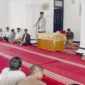 Wakil Wali Kota Mulyadi Pariaman Mulyadi memberikan sambutan saat wirid bulanan di Musala Balai Kota Pariaman, Jumat (1/8/2025). (Foto: Kominfo Pariaman)