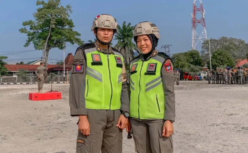 Dua atlet Satpol PP Padang, Nico dan Suci, siap bertanding di PON Bela Diri 2025. (Foto: Humas Satpol PP Padang)