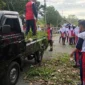 Siswa MAN 1 Padang Panjang turut ambil bagian dalam kegiatan gotong royong massal di Kelurahan Ganting, Kecamatan Padang Panjang Timur, Jumat (1/8/2025). (Foto: Kominfo Padang Panjang)